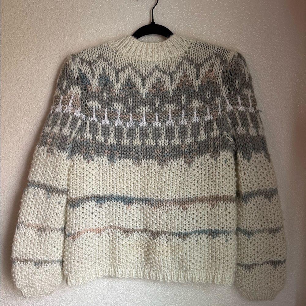 Cozy Knit Patterned Sweater - Cream and Gray
